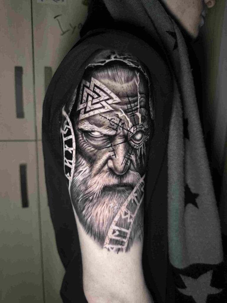 Tatuajes en Oviedo - Corona Tattoo